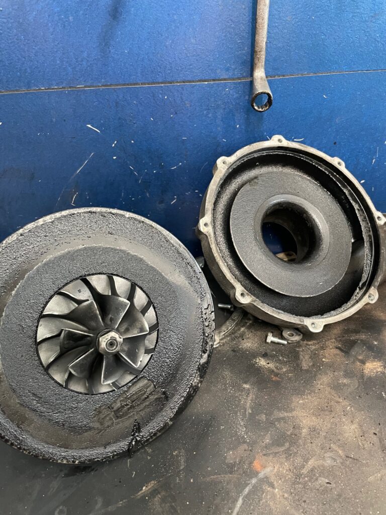 Turbina MAN defecta si dezasamblata